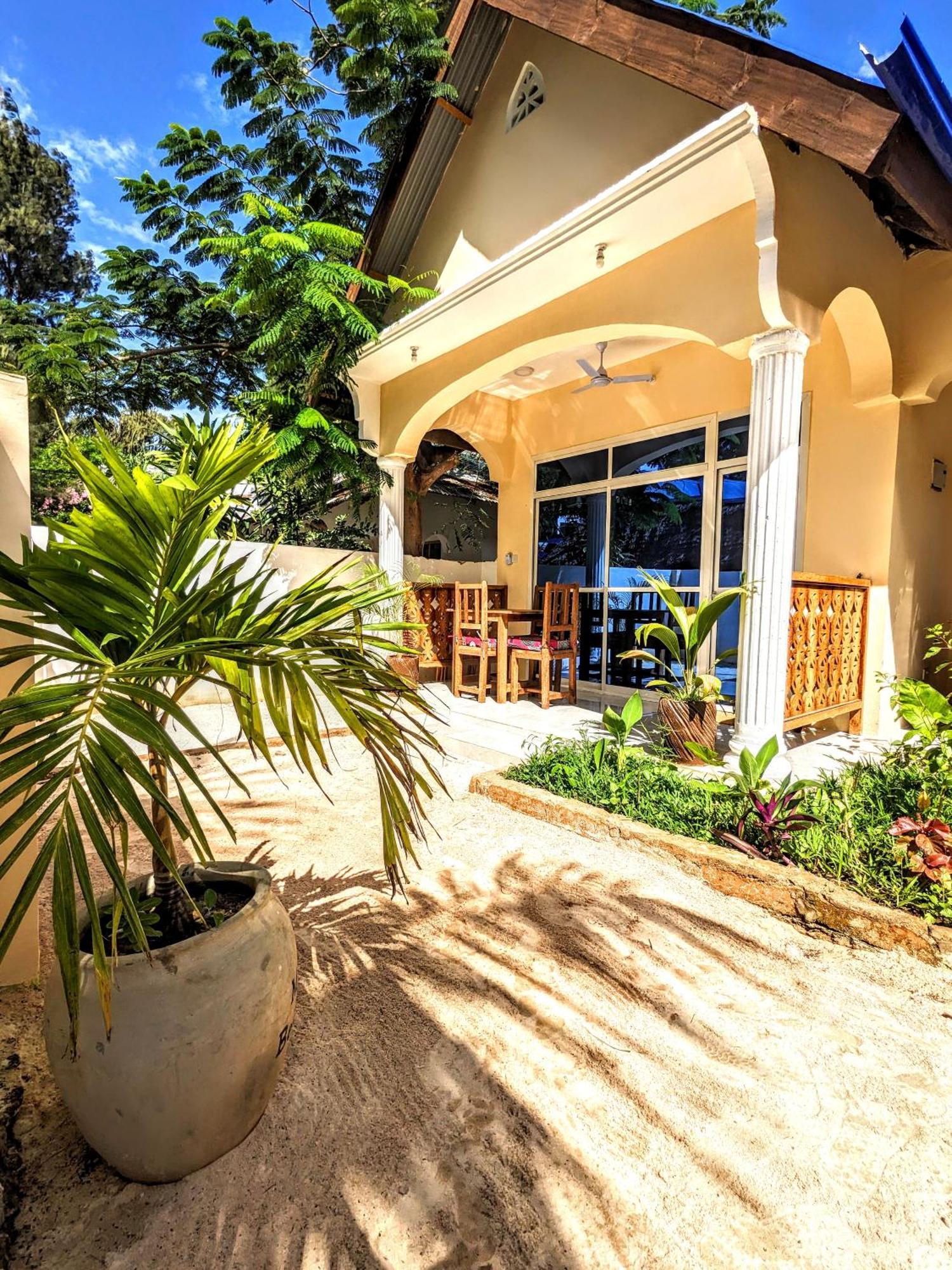 Mkadi Beach House Hotel Nungwi Ngoại thất bức ảnh