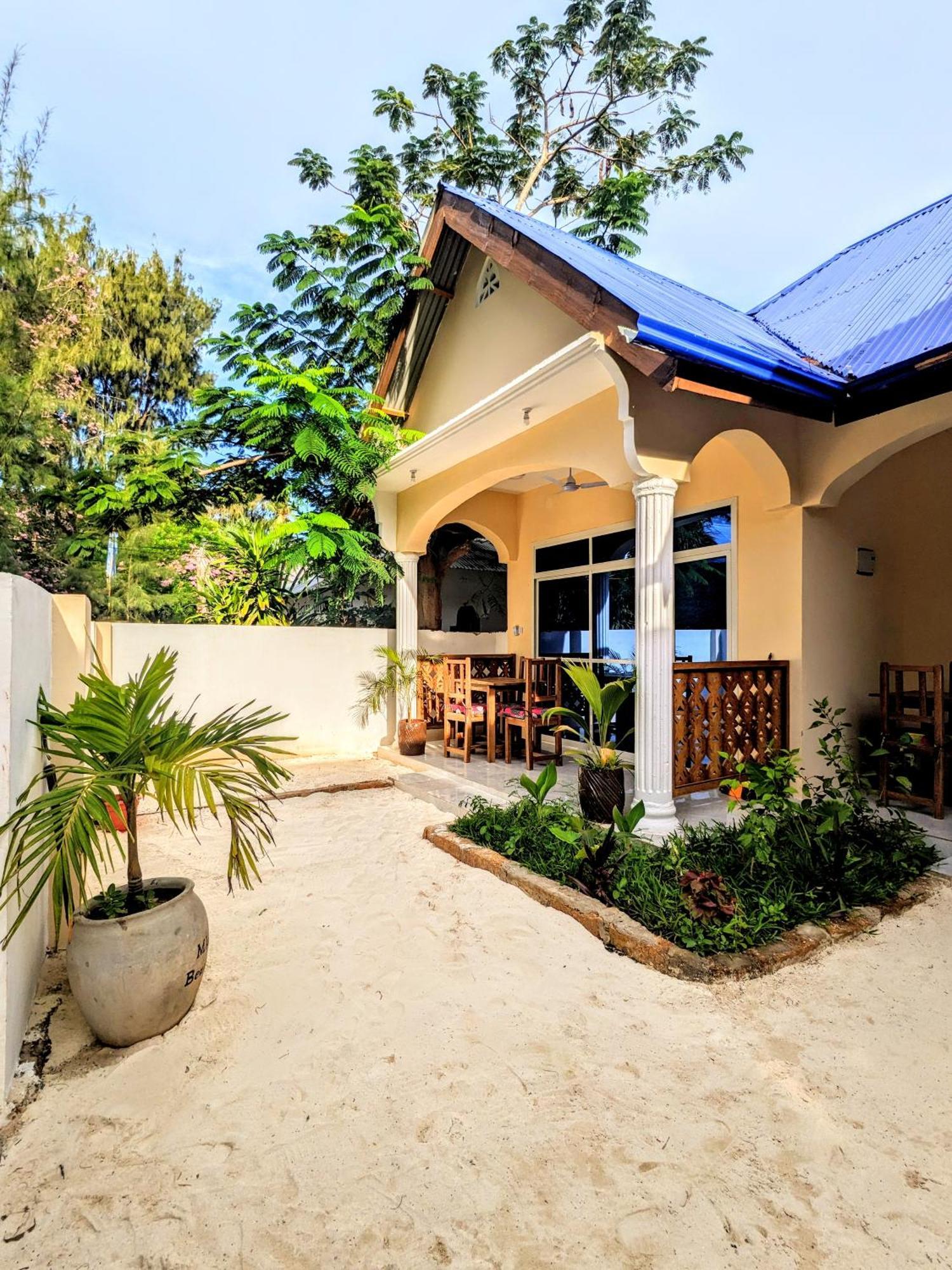 Mkadi Beach House Hotel Nungwi Ngoại thất bức ảnh